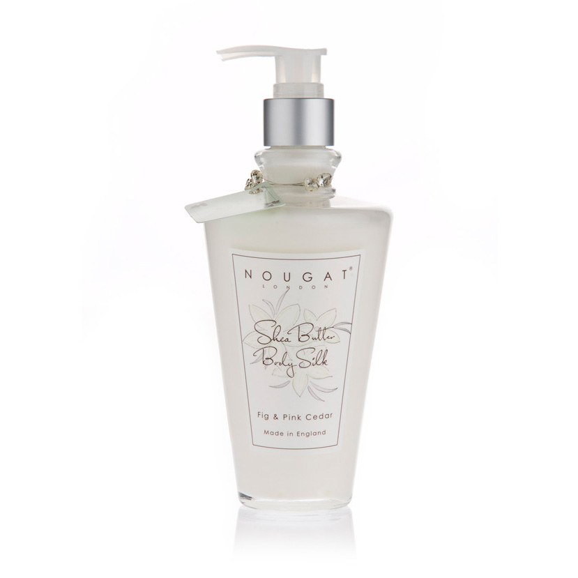 Jedwab do ciała z masłem shea  o aromacie figi i różowego cedru